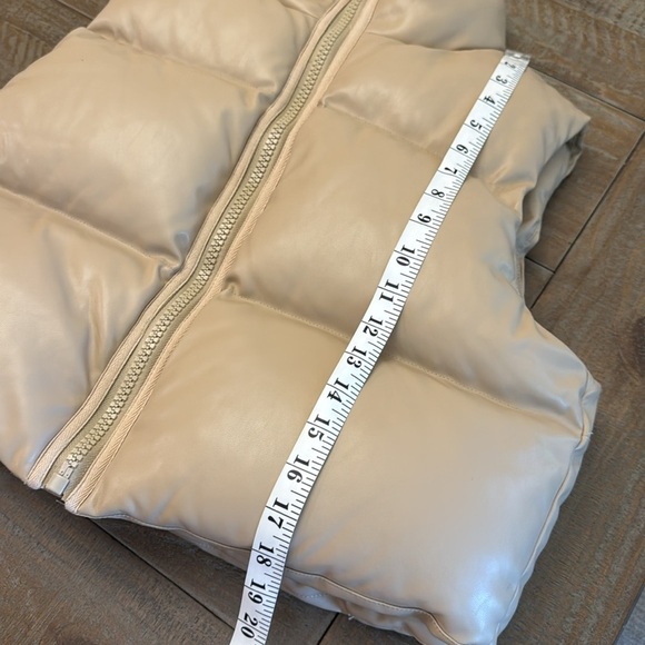 OLIVACEOUS liza faux leather cropped puffer vest in tan - Picture 6 of 11